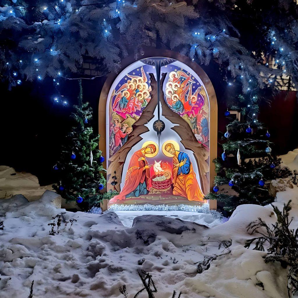 Рождественский вертеп - Живое фото ночью